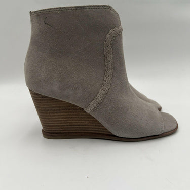 Women’s Lucky Brand Lureli suede peep toe ankle boots chinchilla Size 6M Lucky Brand