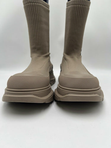 Alexander McQueen Knit Tread Slick Boot Beige graffiti logo Size 44 Alexander McQueen
