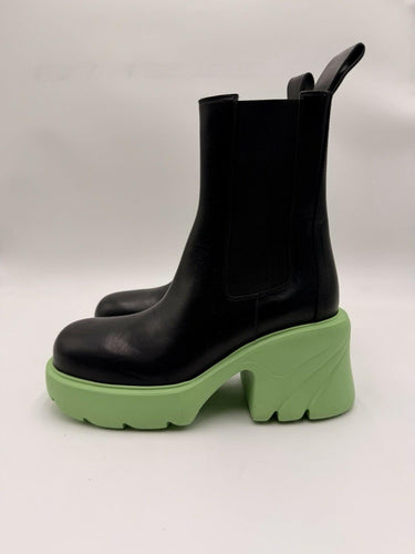 Women’s Bottega Veneta Flash Chelsea boots Black Leather / Green Rubber Size 37