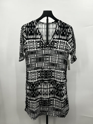 Tarte Collections black and white abstract pattern with a V-neckline Size S Abstract