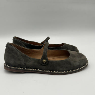 Crown Vintage Famela Mary Jane flats in an olive green suede Size 7M Crown Vintage