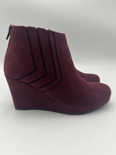 Sugar Juliette Burgundy Micro Suede Chevron Wedge Ankle Boots Womens 6 Sugar