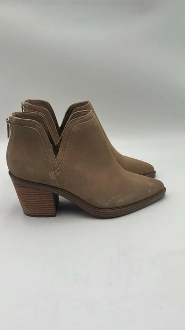 Women’s Vince Camuto Riggie Bootie Oiled Suede Tortilla Size 9M Vince Camuto