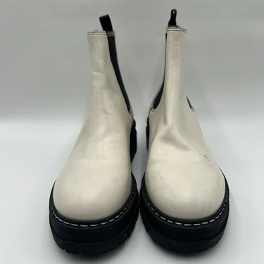 Marc Fisher LTD Pirro Chelsea lugsole boots in white leather Size 8M Marc Fisher