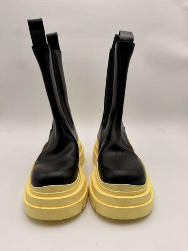 Bottega Veneta Tire Chelsea Woman's Boots in the Black Lemonade Size 35.5