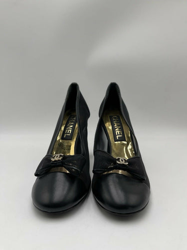 Chanel 2023 black leather / mesh pumps with bow and crystal CC logo Size 37.5