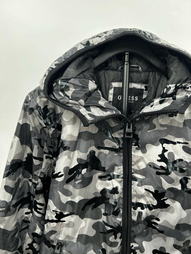 Guess camouflage Men’s hooded jacket gray and black pattern Zip Size M GUESS