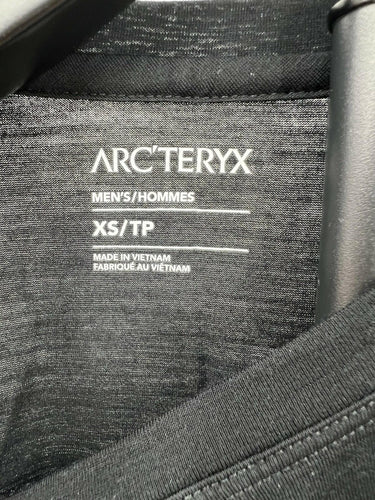 Arcteryx T-Shirt Mens Black Logo Tee Crew Neck Athletic Short Sleeve Size XS Arc'teryx