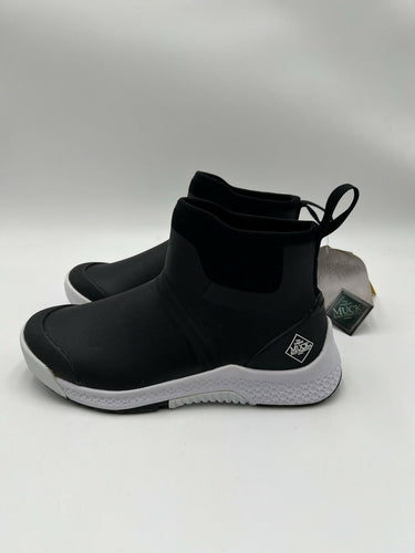 Women’s Muck Boot Outscape Chelsea boots Blafk / white sole Size 6 Muck