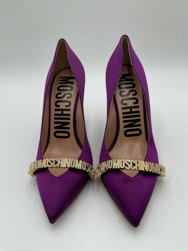 Moschino logo lettering satin pumps in purple Size 36