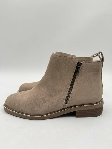 Crown Vintage Women’s Georgie Taupe Ankle Side Zip Bootie, Size 8W
