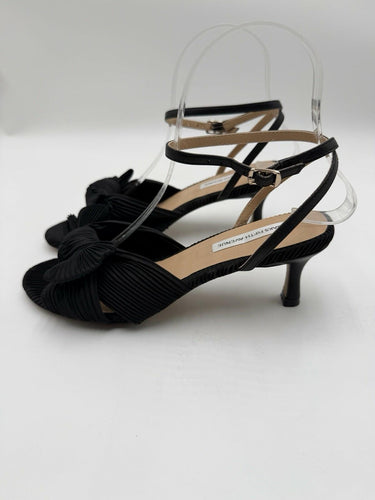 Women’s Saks Fifth Avenue Black pleated bow sandals ankle strap Size 6M