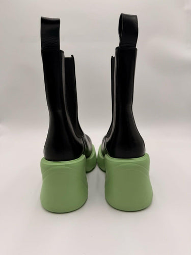 Women’s Bottega Veneta Flash Chelsea boots Black Leather / Green Rubber Size 37