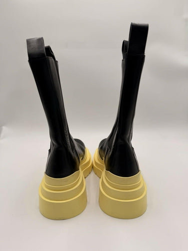 Bottega Veneta Tire Chelsea Woman's Boots in the Black Lemonade Size 35.5