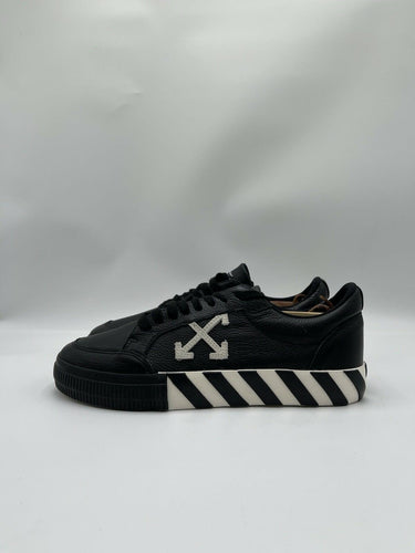 Men’s Off-White Vulc Low leather sneaker in black and white Size 43