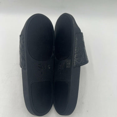 Women’s Stuart Weitzman embossed SW pool slides Size 9B Stuart Weitzman