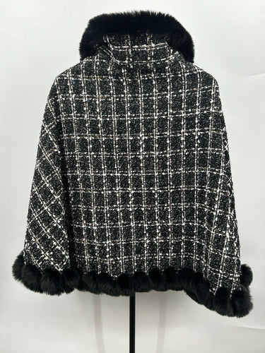 Vince Camuto Woman’s black and white plaid tweed cape Plush Faux Fur Trim Size 0 Vince Camuto