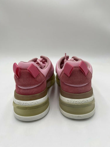 Women’s Givenchy GIV 1 Light Runner Sneakers in pink bubble gum Size 37