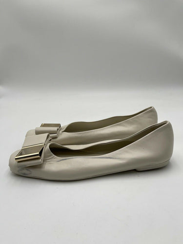 Women’s Ferragamo Vara bow ballet White nappa leather flats Size 9