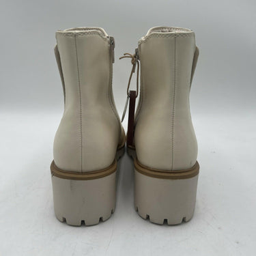 MIA Ezri boots in White Round Toe Man Made leather Heeled Boot Size 8M