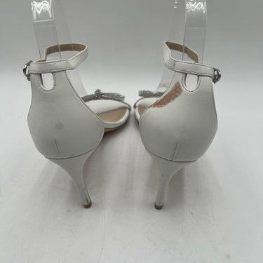 Women’s  Stuart Weitzman Nudist Bow 100 sandal in white leather Size 9.5B Stuart Weitzman