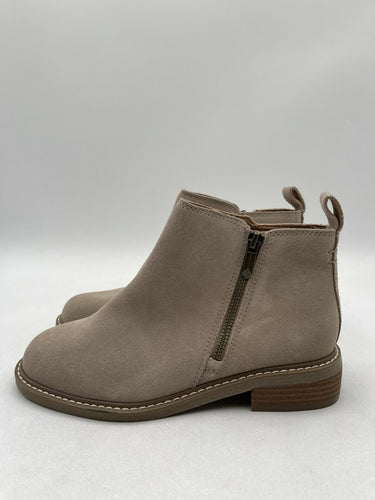 Women's Crown Vintage Gorgie Taupe Leather Ankle Side Zip Boot Size 8W